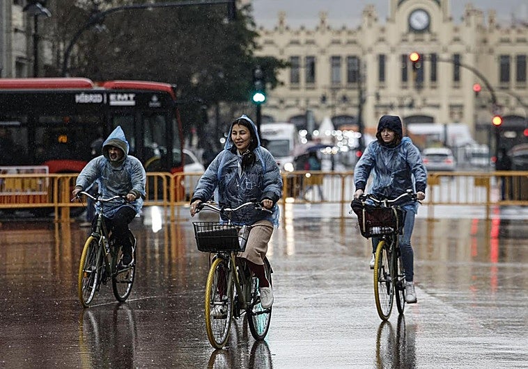 Aemet anuncia dos días seguidos de chubascos con tormentas esta semana en la Comunitat