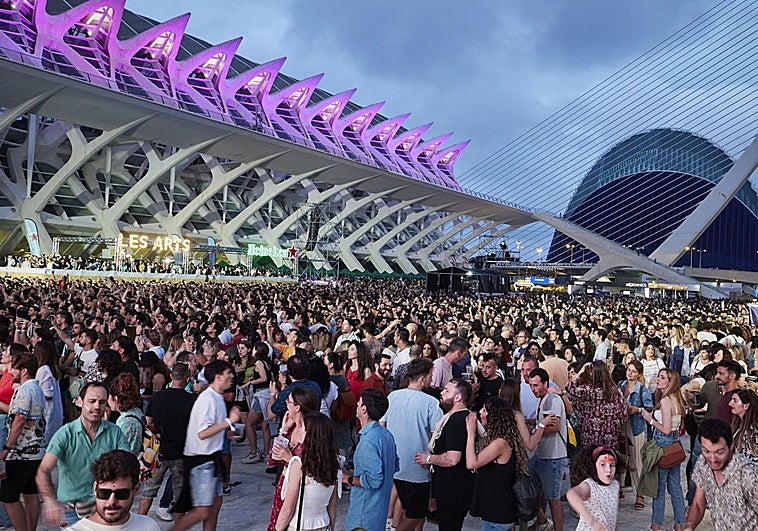 El Festival de les Arts aumenta la presión y mantiene el envío de pulseras pese a la sentencia judicial