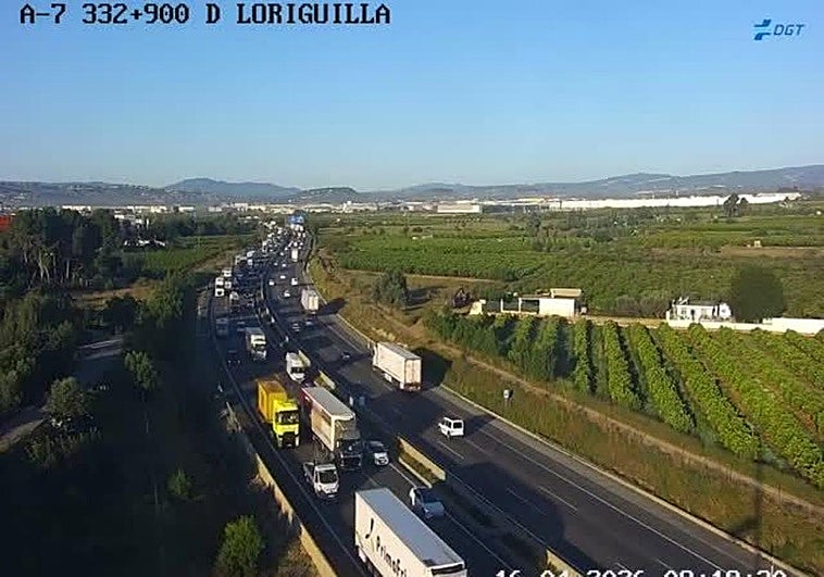 Las entradas y salidas a Valencia, totalmente colapsadas este jueves con más de 42 kilómetros de atascos