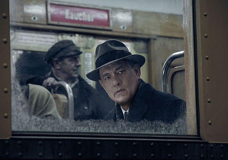 Qué películas ver este viernes en televisión: de un oscarizado thriller de Tom Hanks a una icónica saga de aventuras de Steven Spielberg