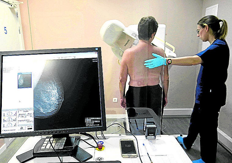 Denuncian retrasos de un año en el cribado de cáncer de mama en complejo de Campanar