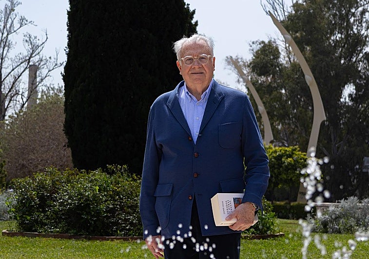 Jaime Siles: «El bilingüismo es una riqueza, no una limitación»