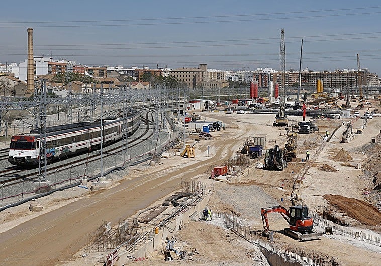 Las próximas obras del canal de acceso estrangularán aún más la red ferroviaria de Valencia