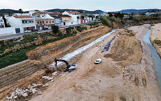 La CHJ ultima la construcción del muro del río Magro en Real