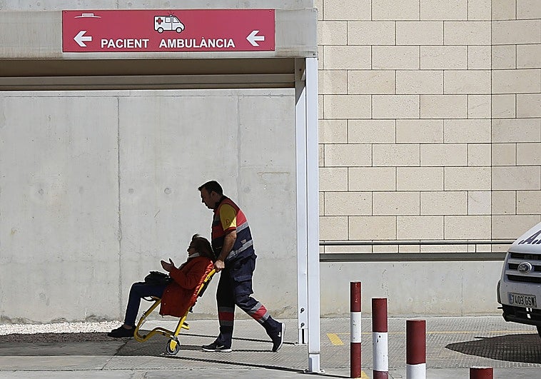 Atropella a su pareja en Sueca y finge un accidente de bicicleta al tener retirado el carné de conducir