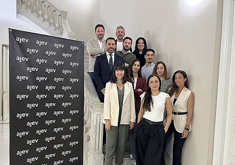 Paz Navarro, reelegida presidenta de AJEV para los próximos tres años