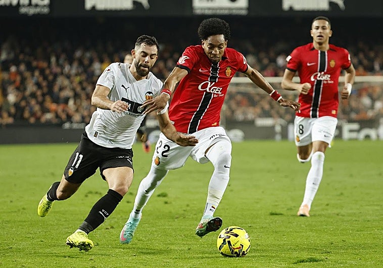 Alineaciones confirmadas: Pepelu de central junto a Tárrega