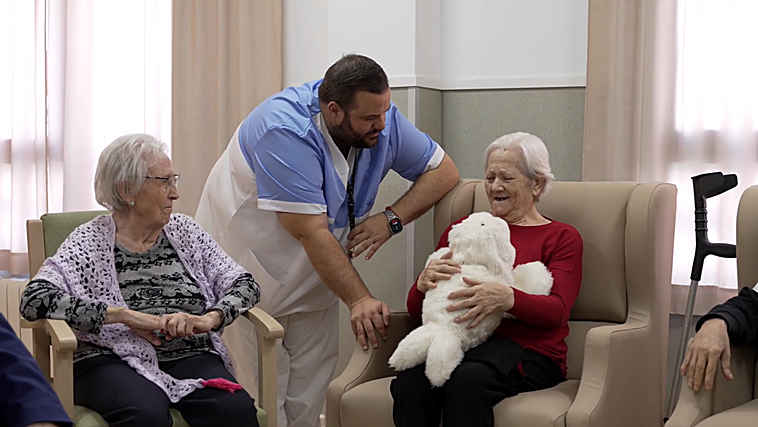 Savia inicia en Xirivella el proyecto pionero MyRobot para fomentar la inclusión social de personas con demencia