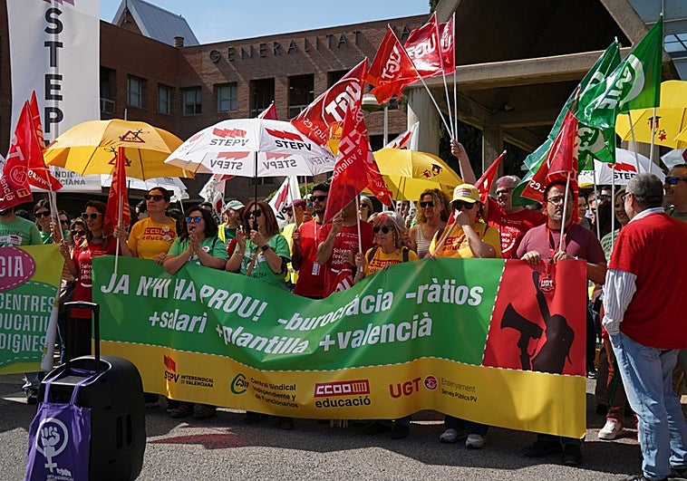 La bajada de ratios complica más la subida salarial que lleva al profesorado a la huelga indefinida