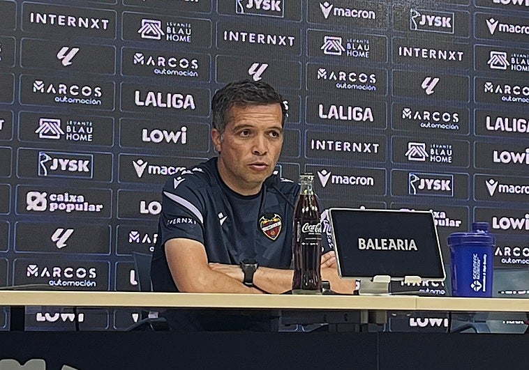 Luís Castro: «Aquí en casa jugamos con uno más, no es muy legal»