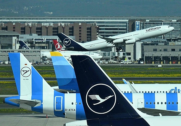 Al menos 8 aerolíneas anuncian cancelaciones de vuelos en Europa para este verano