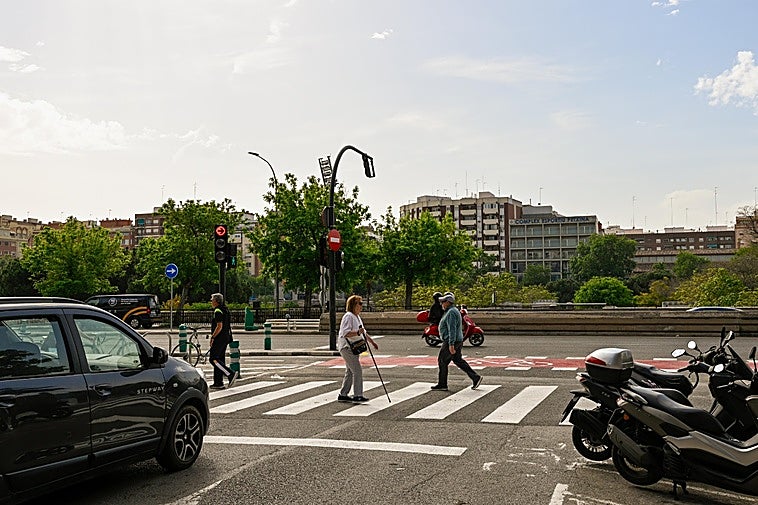 Movilidad instala un nuevo semáforo para facilitar la incorporación a la avenida de Tirso de Molina desde Campanar