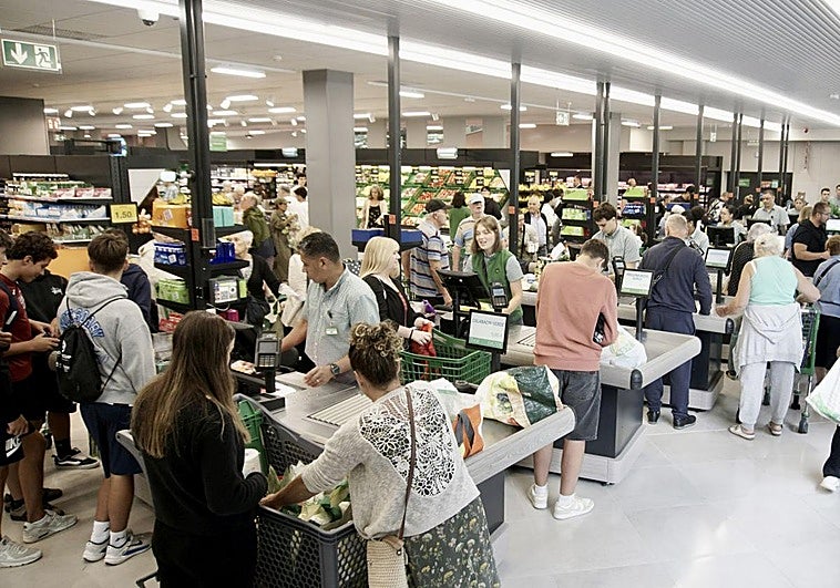 Mercadona devolverá dinero por el retorno de botellas y latas en 72 de sus supermercados