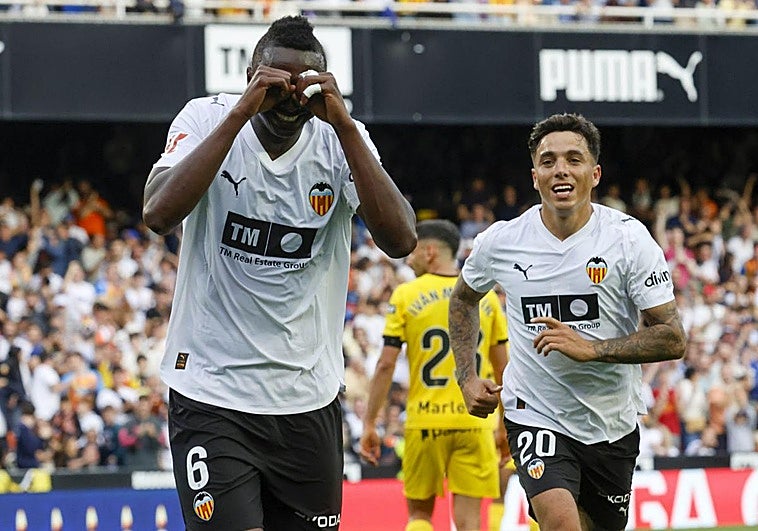 De fiesta con Ramazani y Sadiq