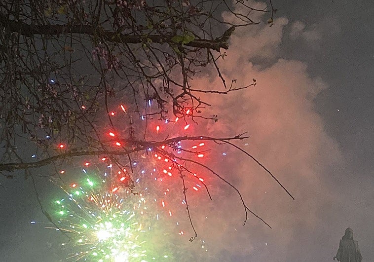 Valencia sortea 200 entradas para ver la mascletà nocturna del Día de Madre desde el Ayuntamiento