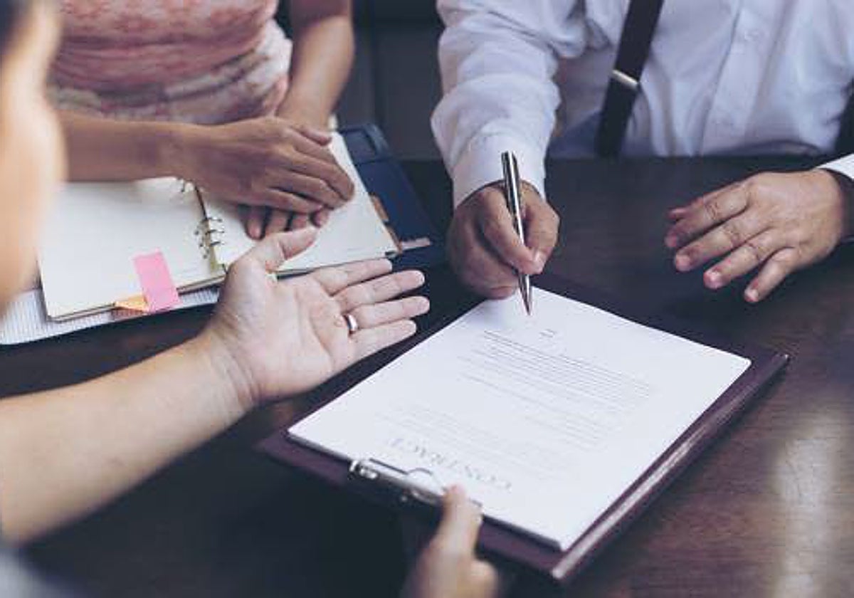 Los notarios lo confirman: «Puedes utilizar el dinero de la cuenta bancaria del fallecido para pagar los impuestos»