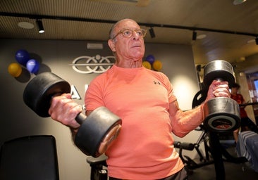 El pionero de los gimnasios que entrena a sus 74 años igual que con 30