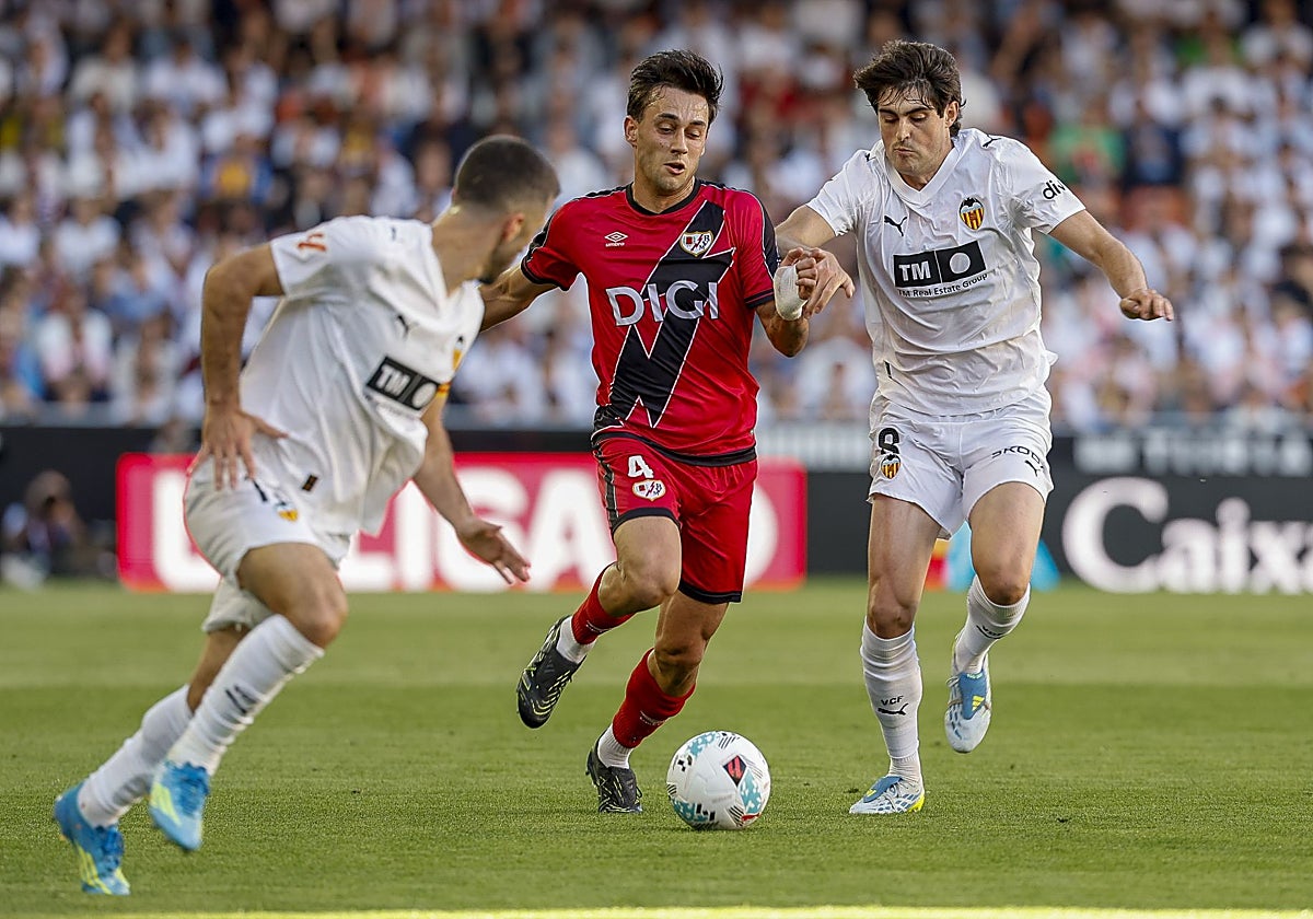El 1x1 del Valencia-Rayo: Guido y Javi Guerra se salvan