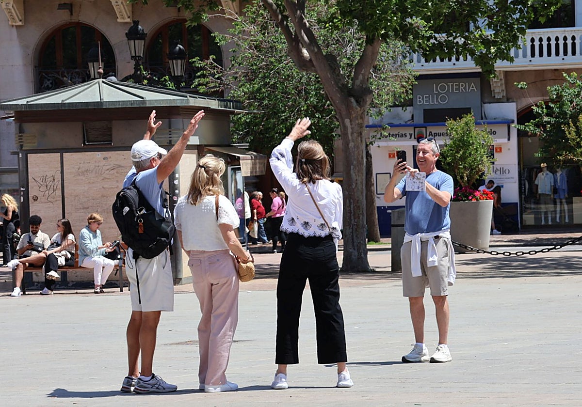 Menos turistas en Valencia pero se quedan más días