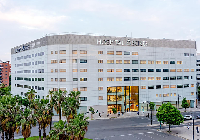 El Hospital Ascires, con 30.000 m2 de superficie, cuenta con todas las especialidades médicas y trabaja con las principales compañías aseguradoras
