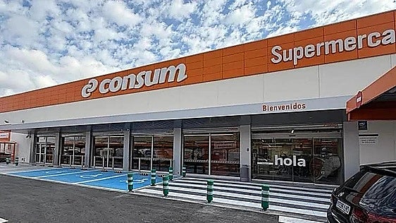 Así es el último Consum que ha abierto en la Comunitat: una planta de descanso para los trabajadores y placas solares para autoconsumo