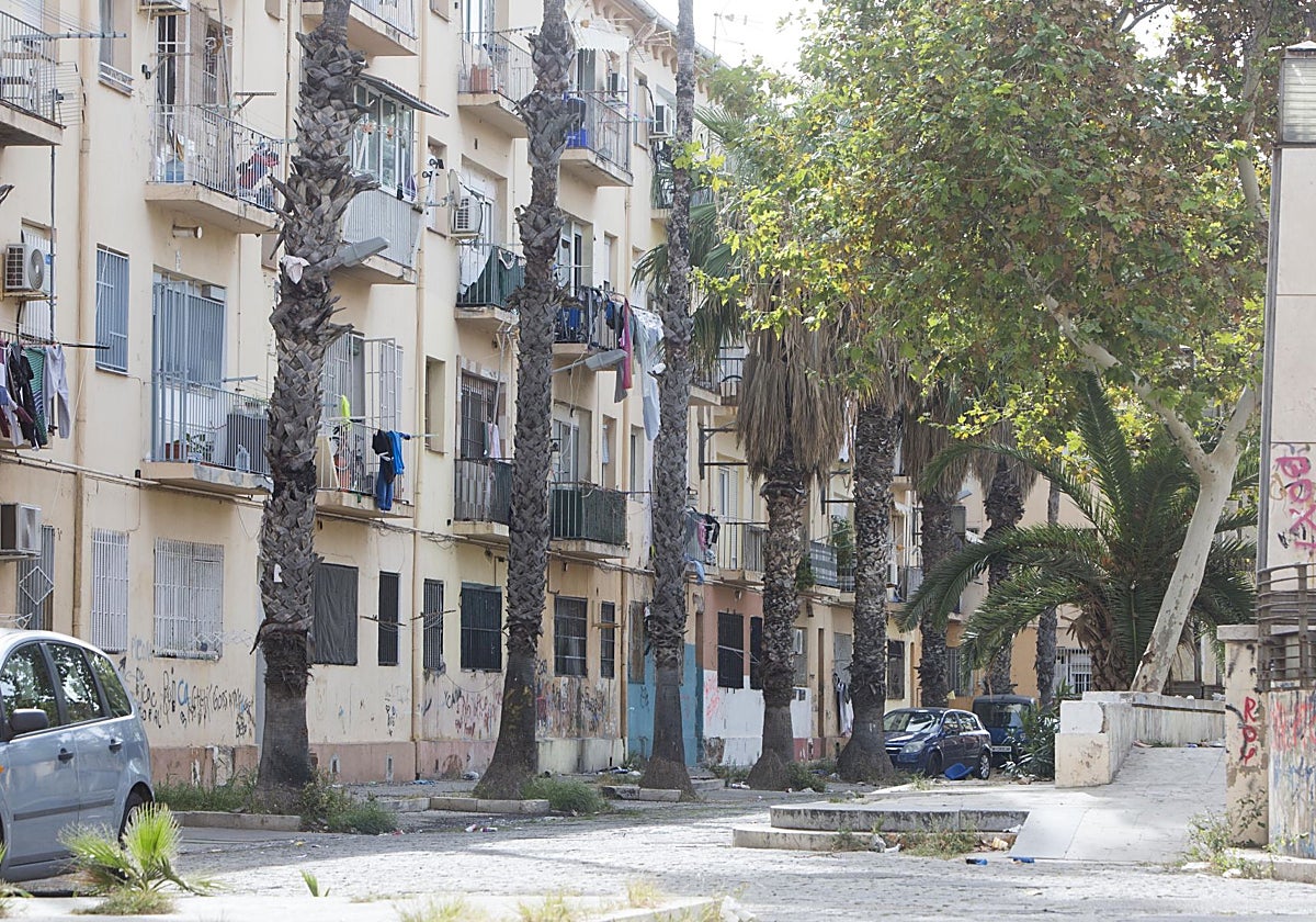 La Malvarrosa vuelve a la carga por el retraso de un plan para Casitas Rosa