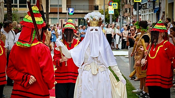 El Corpus mantiene viva la tradición en los pueblos de l'Horta entre danzas, murta y altares vecinales