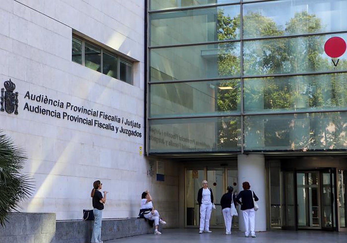 El juez encarcela por tres violaciones al hombre que agredió sexualmente a una menor en un colegio de Valencia