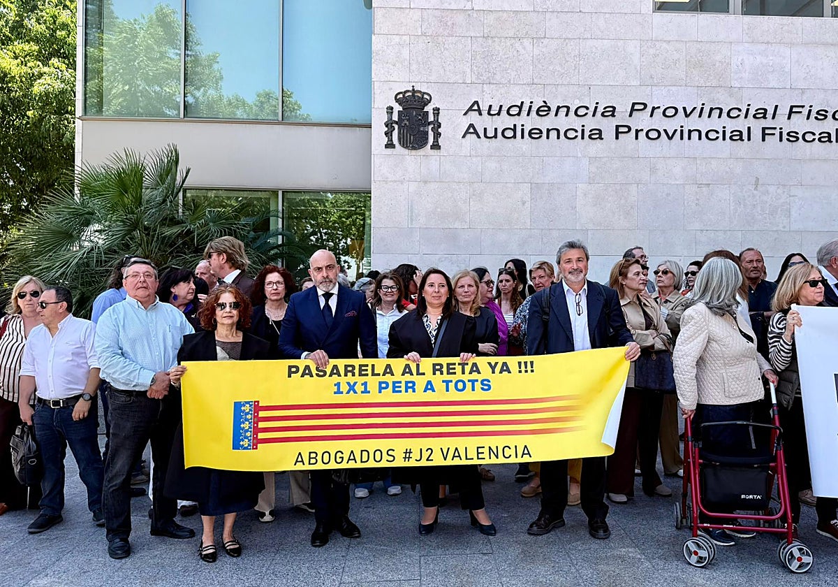 Abogados, procuradores, arquitectos, médicos... Los mutualistas valencianos en pie de guerra por su pensión