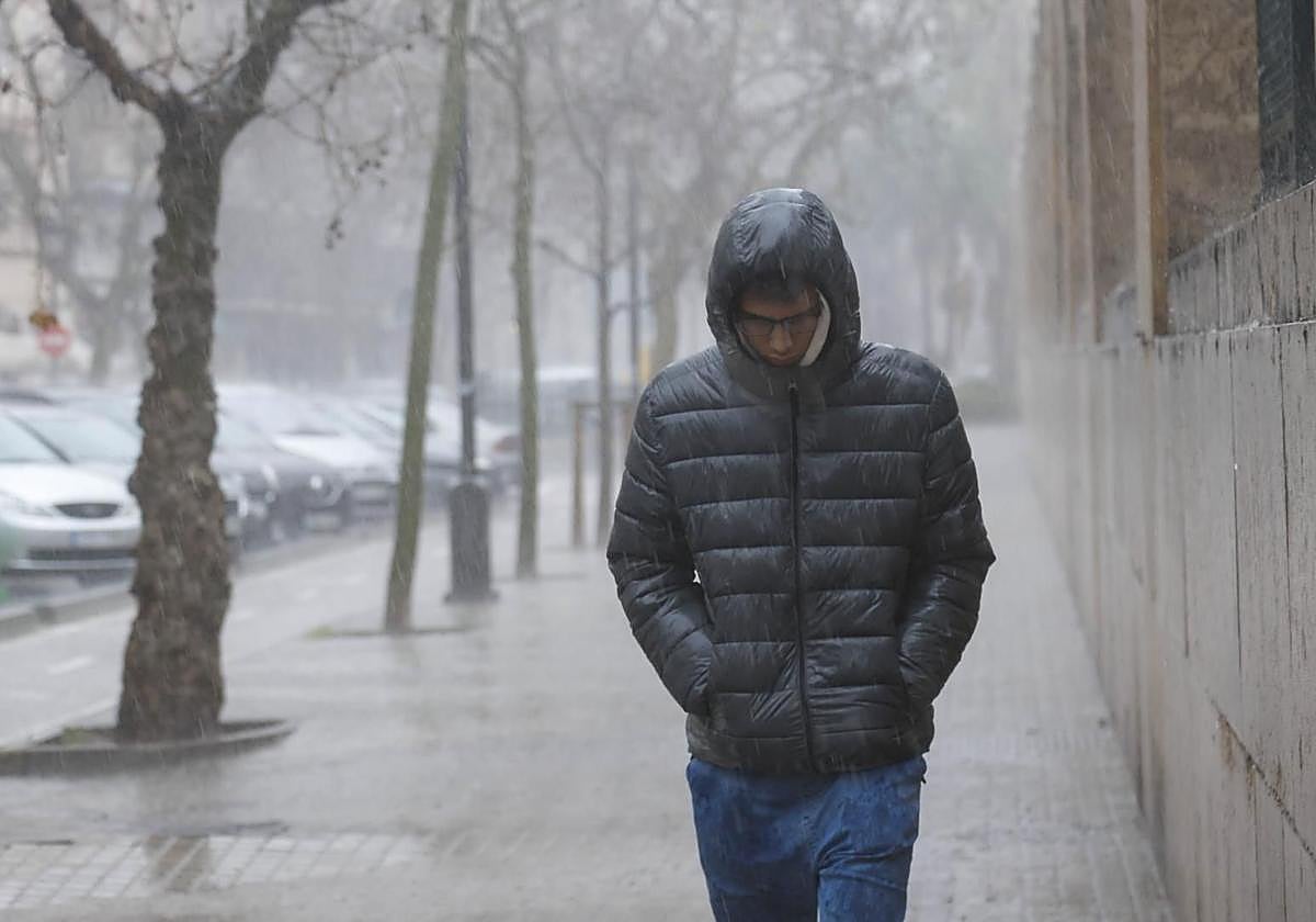 Aemet anuncia tres días seguidos con lluvias en la Comunitat desde este sábado y señala las zonas donde caerán