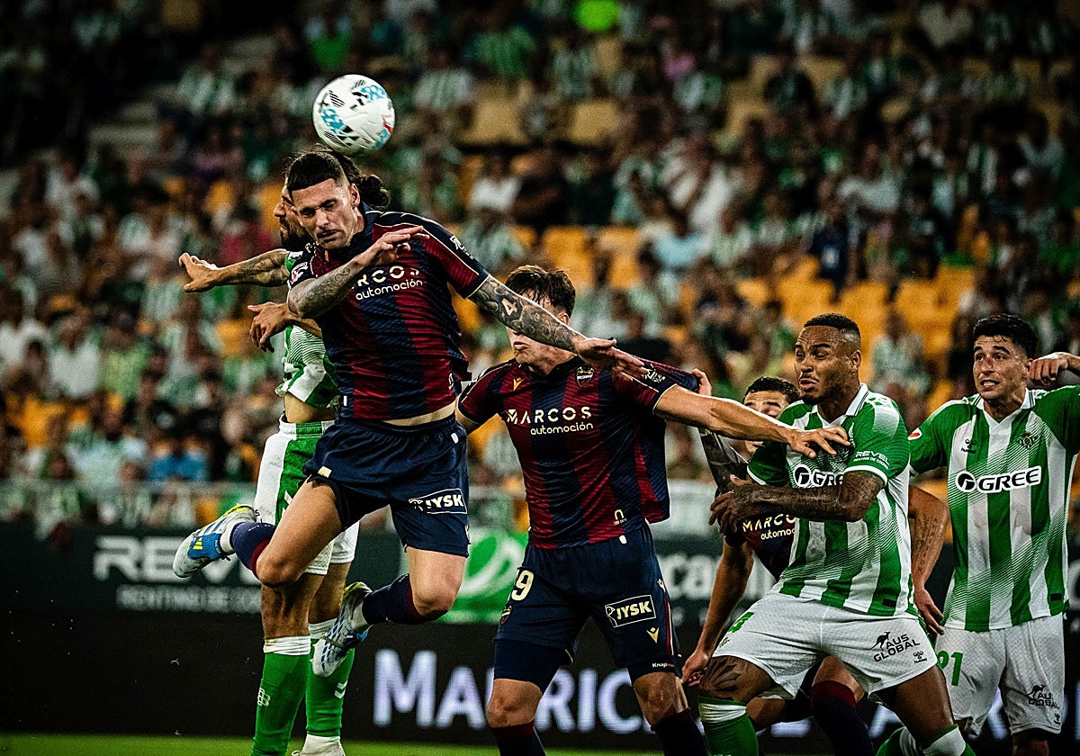 El espectacular registro de Dela: el mejor pasador en largo de Primera