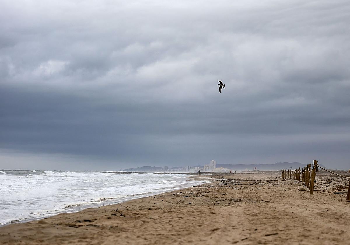 Aemet activa un aviso amarillo para este martes en la Comunitat y no descarta tormentas