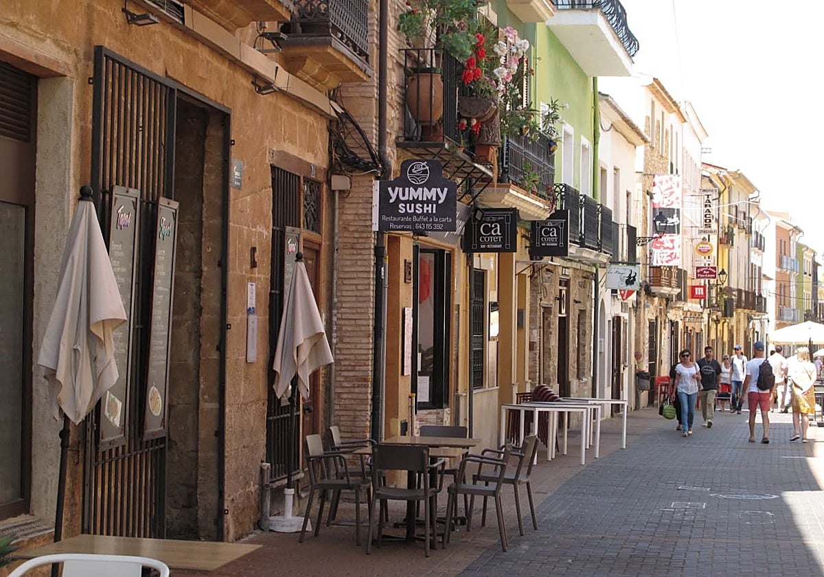 Dénia pone coto a los pisos turísticos en los barrios residenciales del casco urbano