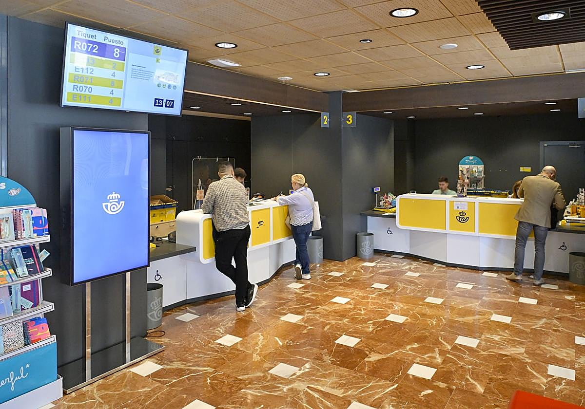 Correos venderá Letras del Tesoro y dará el certificado digital en sus oficinas tras un cambio histórico