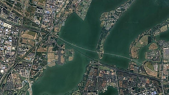 Así se ve desde el aire el puente más largo del mundo: 164 km y construido en tiempo récord