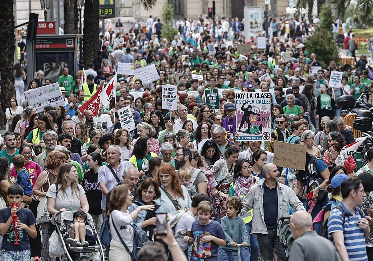 La marcha verde toma Valencia y eleva su descontento tras la negociación: «Seguimos sin un acuerdo justo»