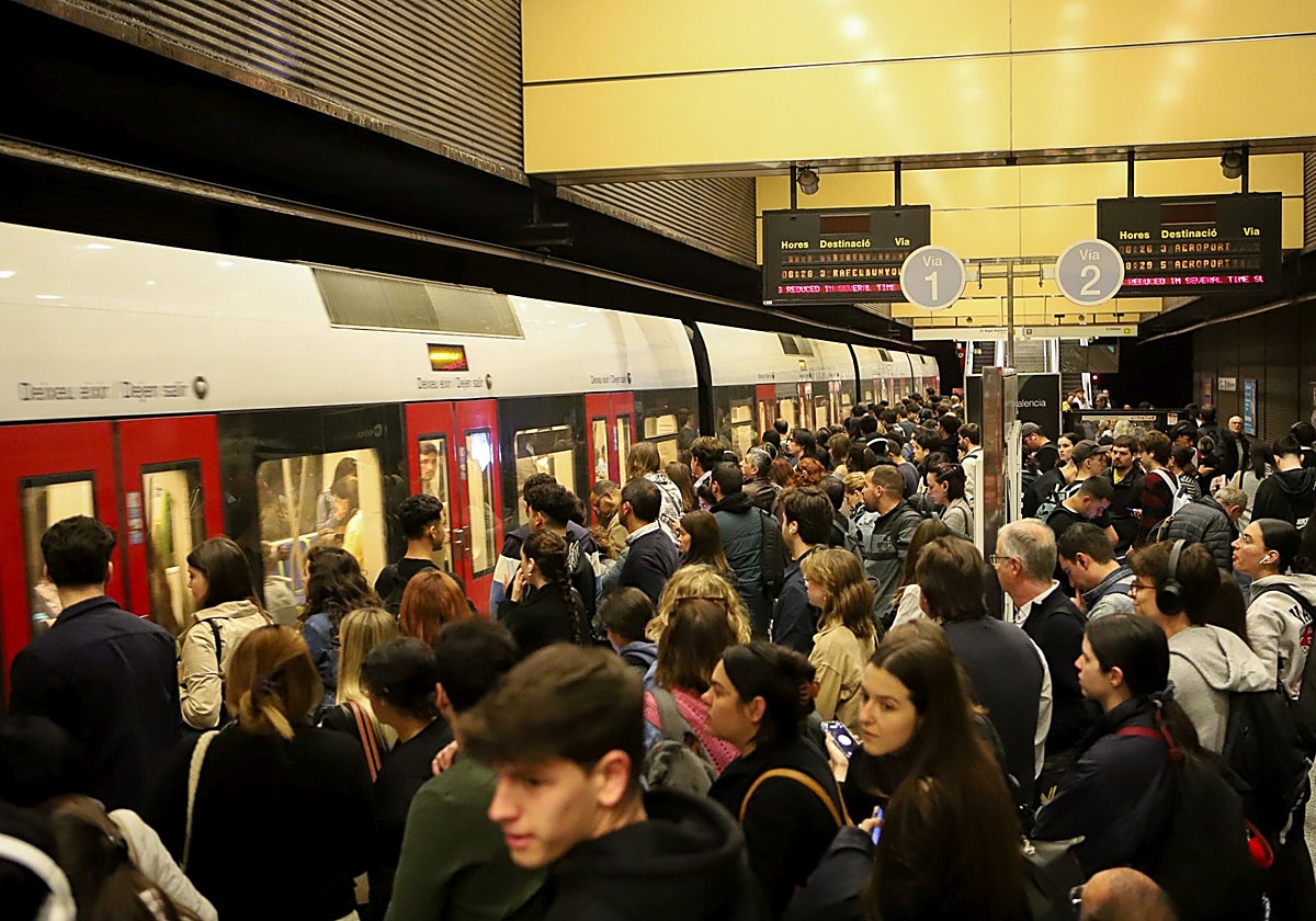 Macrohuelga en el metro de Valencia: más de 30 días de paros