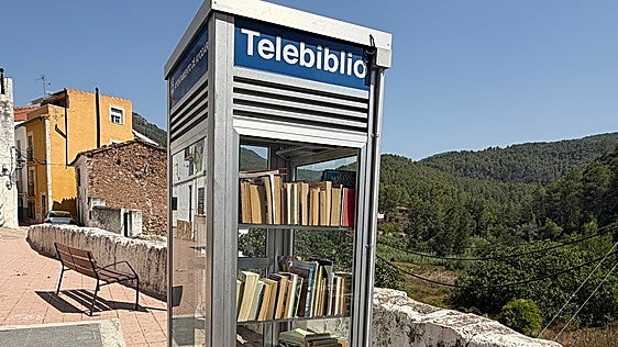 Cabinas de teléfono y cajeros automáticos reconvertidos en bibliotecas en la Comunitat