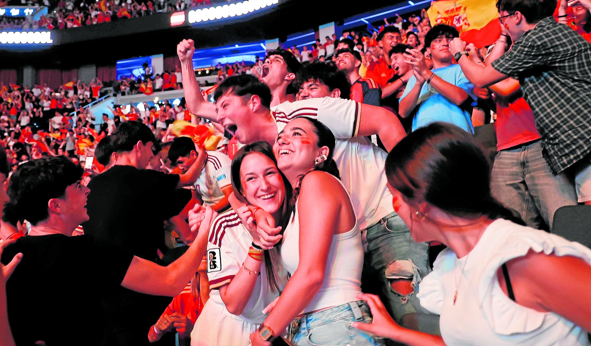 El Roig Arena celebra la victoria de España ante Francia