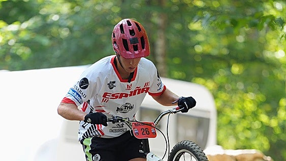 El chelvano Raúl Hinarejos se proclama campeón de Europa de Bike Trial en Francia