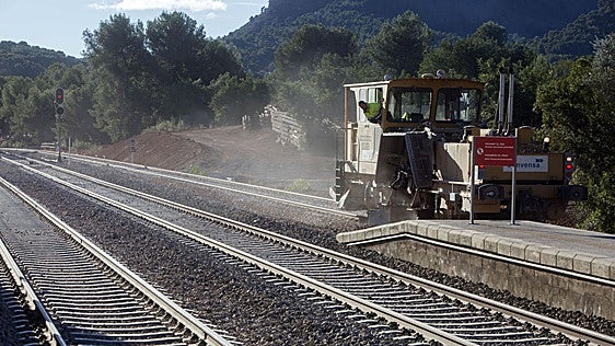 La línea de tren entre Valencia y Zaragoza seguirá cortada en un tramo hasta marzo de 2027