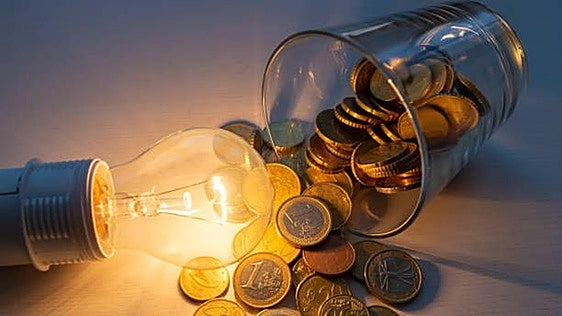 El precio de la luz de este sábado baja hasta casi un 18% y deja cuatro horas por debajo del euro