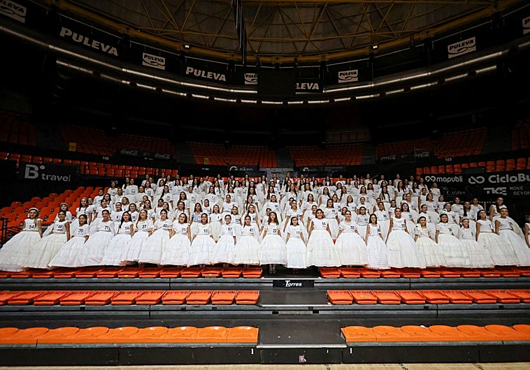Imagen principal - Ensayo de las candidatas antes de la gala del Roig Arena.