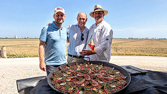 La paella filipina se cocinó en el molino arrocero de Tartana