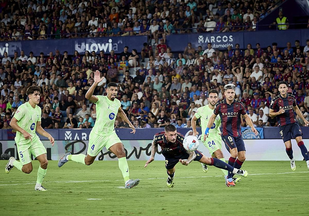 Un partido Levante- FC Barcelona en el Ciutat de Valencia.