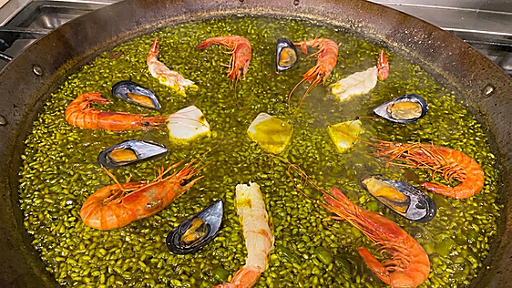 Una paella de plancton y gambas