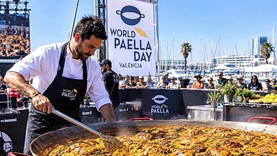 El World Paella Day vuelve a La Marina de Valencia con paella, música y cocina en directo