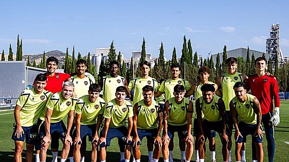 El Levante tira de la gente de casa para la pretemporada