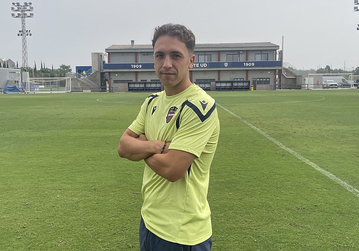 Olasagasti posando para Las Provincias