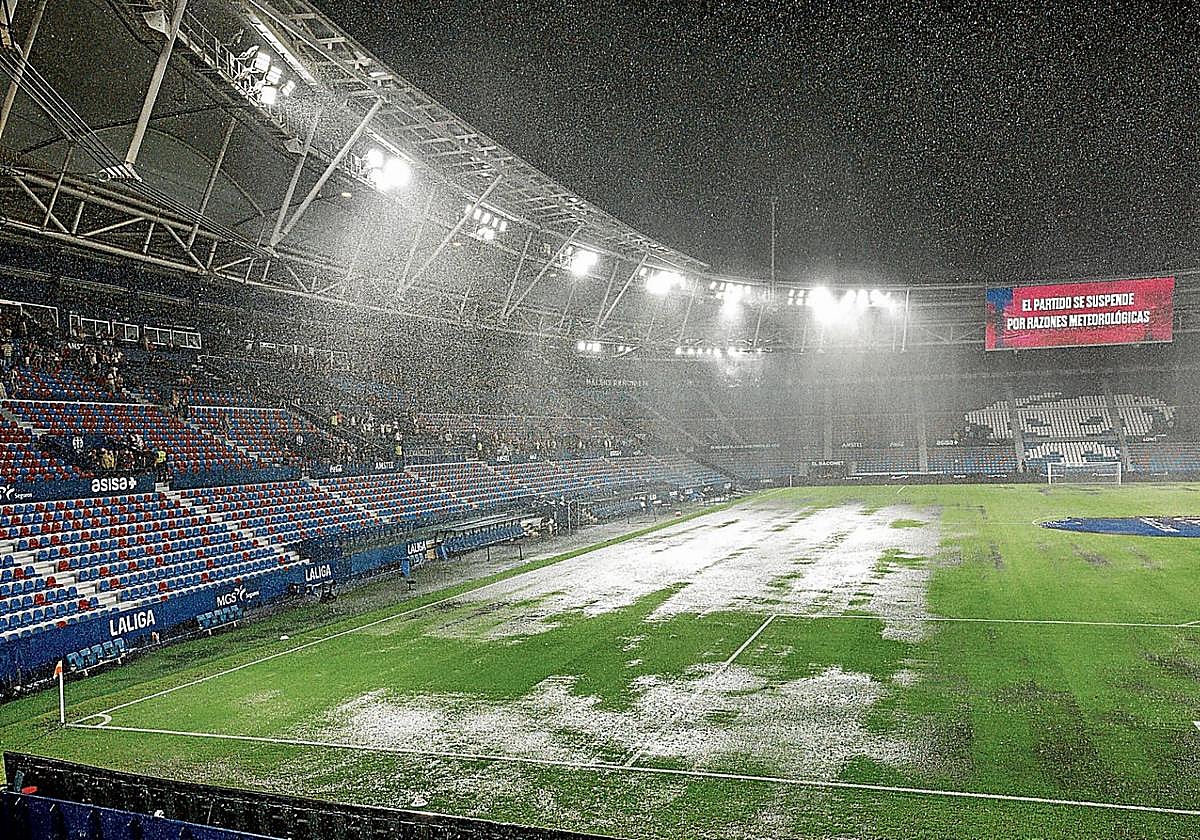 El caos de las alertas: ¿por qué se suspendió el Levante-Athletic con aviso naranja y el FC Barcelona-Racing Santander con aviso rojo no? | Las Provincias